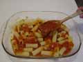 Sauce layer on pasta tubes
